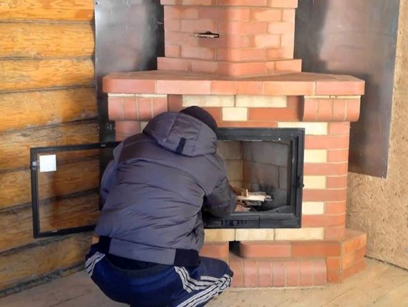 Pravila za delovanje in vzdrževanje kotnega kamina